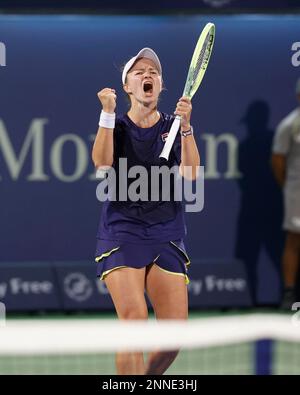 Dubaï, Émirats arabes Unis, 25th. Fév. 2023. Le joueur de tennis tchèque Barbora Krejcikova remporte le tournoi des Championnats de tennis duty Free de Dubaï au Stade de tennis duty Free de Dubaï le samedi 25 février 2023., © Juergen Hasenkopf / Alamy Live News Banque D'Images