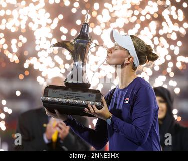 Dubaï, Émirats arabes Unis, 25th. Fév. 2023. Le joueur de tennis tchèque Barbora Krejcikova remporte le tournoi des Championnats de tennis duty Free de Dubaï au Stade de tennis duty Free de Dubaï le samedi 25 février 2023., © Juergen Hasenkopf / Alamy Live News Banque D'Images