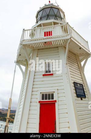 Extrior du phare historique d'Akaroa Head sur l'île sud de la Nouvelle-Zélande. Banque D'Images