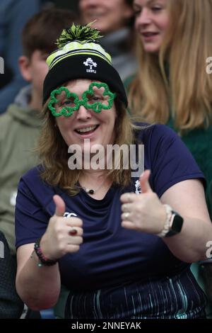 Rome, . 25th févr. 2023. Rome, Italie 25.02.2023: La couleur des fans sur les stands pendant le match de rugby Guinness six Nations 2023 entre l'Italie et l'Irlande au Stadio Olimpico sur 25 février 2023 à Rome, Italie. Crédit : Agence photo indépendante/Alamy Live News Banque D'Images