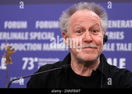 Berlin, Allemagne. 24th févr. 2023. Nicolas Philibert, réalisateur, prend la parole à la conférence de presse pour le film 'Sur l'adamant' (sur l'adamant), qui est en compétition à la Berlinale. Le film documentaire 'l'adamant' de Nicolas Philibert a remporté l'Ours d'or à la Berlinale. Credit: Monika Skolimowska/dpa/Alay Live News Banque D'Images