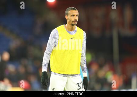 Selhurst Park, Selhurst, Londres, Royaume-Uni. 25th févr. 2023. Premier League football, Crystal Palace contre Liverpool ; Joel Matip de Liverpool se réchauffe avant le lancement du crédit : action plus Sports/Alay Live News Banque D'Images