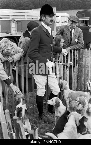 Huntsman avec des renards au salon agricole d'Usk, pays de Galles du Sud, 1976 Banque D'Images