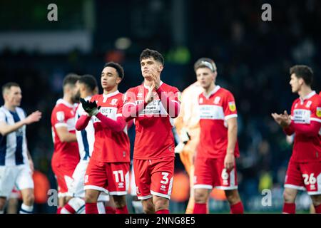 West Bromwich, Royaume-Uni. 25th févr. 2023. Les joueurs de Middlesbrough applaudissent les supporters après le match du championnat Sky Bet entre West Bromwich Albion et Middlesbrough aux Hawthorns, West Bromwich, le samedi 25th février 2023. (Photo : Gustavo Pantano | ACTUALITÉS MI) crédit : ACTUALITÉS MI et sport /Actualités Alay Live Banque D'Images