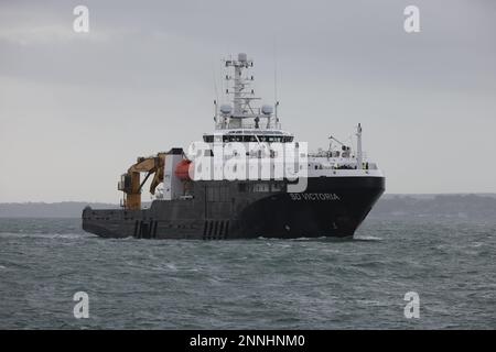 Le navire de soutien et de transport offshore SD VICTORIA approchant de la base navale. Le navire est exploité par Serco Marine Banque D'Images