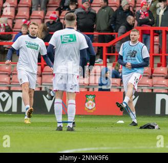 Wrexham, Wrexham County Borough, pays de Galles. 25th février 2023. L'équipe de Wrexham se réchauffe, pendant le club de football de l'association Wrexham V Dorking Wanderers football Club, sur le terrain de l'hippodrome, dans la Vanarama National League. (Image de crédit : ©Cody Froggatt/Alamy Live News) Banque D'Images