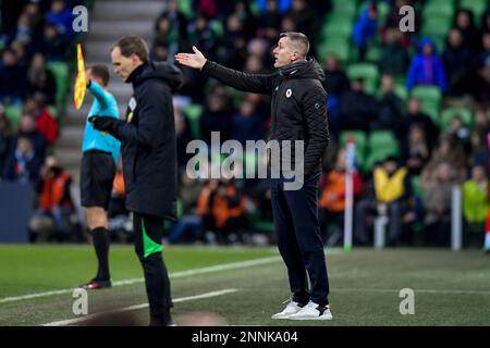 25-02-2023: Sport: Groningen / Excelsior GRONINGEN, PAYS-BAS - FÉVRIER 25: Entraîneur-chef Marinus Dijkhuizen (Excelsior Rotterdam). pendant le match Banque D'Images