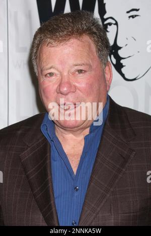 William Shatner appel photo pour son spectacle One Man, « le monde de hatner : nous y allons » aux studios de répétition de rond-point de New York le 10 février 2012 photo Credit: Henry McGee/MediaPunch Banque D'Images