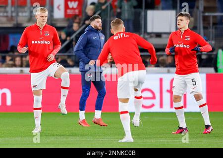 25-02-2023: Sport: AZ v Cambuur ALKMAAR, PAYS-BAS - FÉVRIER 25: Jens Odgaard (AZ Alkmaar) et Milos Kerkez (AZ Alkmaar) pendant le match Eredivis Banque D'Images