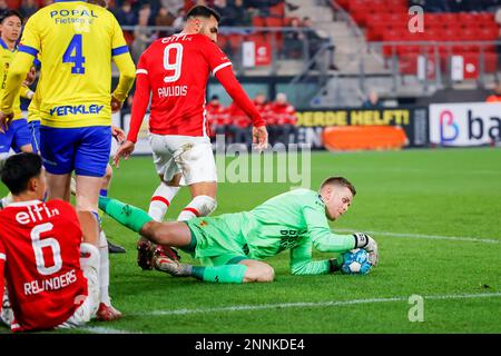 25-02-2023: Sport: AZ v Cambuur ALKMAAR, PAYS-BAS - FÉVRIER 25: Gardien de but Robbin Ruiter (SC Cambuur) pendant le match Eredivisie AZ Alkmaar and Banque D'Images