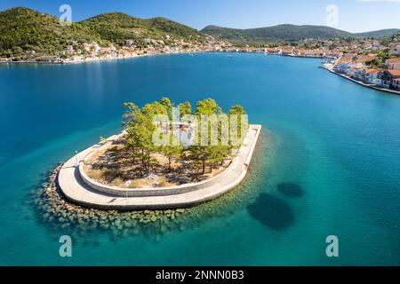 Vue aérienne de l'île Lazareto sur l'île Ithaca, Kefalonia, mer Ionienne, Grèce Banque D'Images