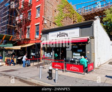 NEW YORK CITY - 11 septembre 2022 : la ville de New York est la plus peuplée des États-Unis et compte plus de 60 millions de visiteurs par an Banque D'Images