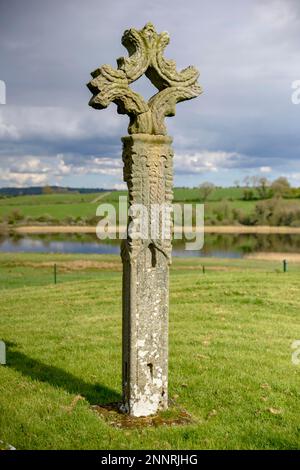 Traversez à St. Prieuré Augustinien de Mary, monastère Augustinien St. Mary, Île Devenish, Lough Erne, Comté de Fermanagh, Irlande du Nord, Grande-Bretagne Banque D'Images