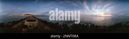 Jetée en mer, Playa de la Costilla, Rota, province de Cadix, Andalousie, Espagne Banque D'Images