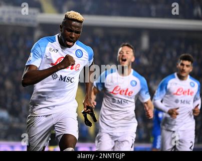 Empoli, Italie. 25th févr. 2023. Victor Osimhen (L) de Napoli célèbre son but lors d'un match de football de série A entre Napoli et Empoli à Empoli, Italie, 25 février 2023. Crédit: Alberto Lingria/Xinhua/Alay Live News Banque D'Images