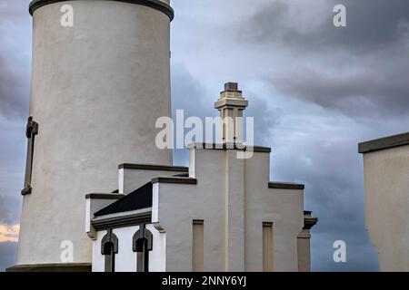 WA23062-00...WASHINGTON - Détails sur le phare et la maison pétrolière de North point, vue au lever du soleil. Banque D'Images