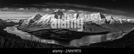 Lac Spray, Mt. Nestor et Goat Mountain, Canmore (Alberta), Canada Banque D'Images