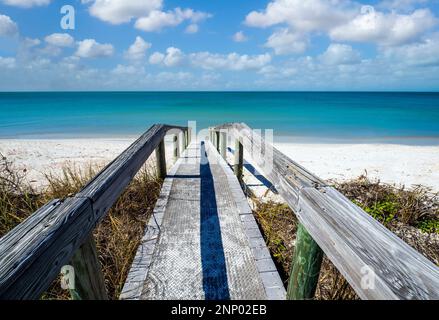 Sentier menant à la plage du golfe du Mexique, Pass-A-Grill, Floride, États-Unis Banque D'Images