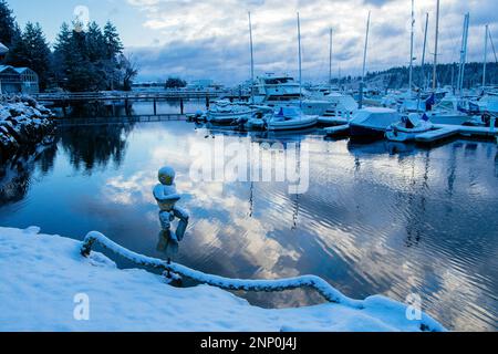 Statue à Eagle Harbour en hiver, Bainbridge Island, Washington, États-Unis Banque D'Images