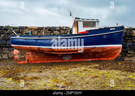 Bateau de pêche à Portree Harbour, île de Skye, Écosse, Royaume-Uni Banque D'Images