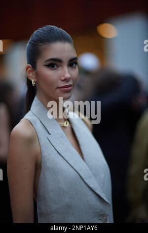 Cindy Mello à l'extérieur de l'Alberta Ferretti défilé de mode pendant la semaine de la mode de Milan vêtements pour femmes automne/hiver 2023/2024 Banque D'Images