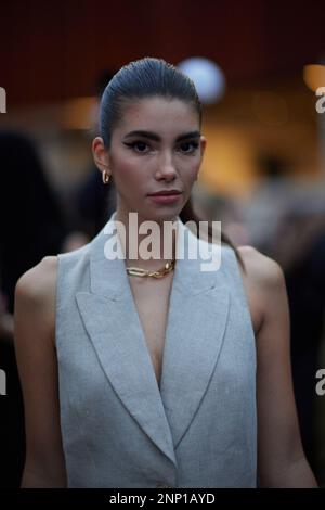 Cindy Mello à l'extérieur de l'Alberta Ferretti défilé de mode pendant la semaine de la mode de Milan vêtements pour femmes automne/hiver 2023/2024 Banque D'Images