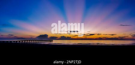 Lever du soleil sur l'océan Atlantique à Jacksonville Beach, Floride, États-Unis Banque D'Images