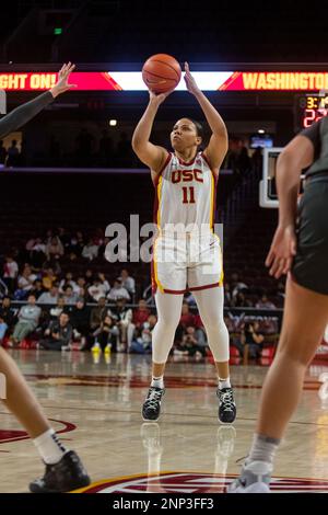 Les Trojans de Californie du Sud gardent Destiny Littleton (11 ans) dans le premier quart-temps lors d'un match de saison régulière au Galen Center le samedi 25 février 2023 à Los Angeles, Calif. Les Trojans battent les Cougars 68-65. (Aliyah Navarro/image du sport) Banque D'Images