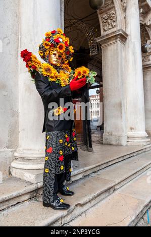 VENISE, ITALIE - FEBRARY 17 2023 : les masques du carnaval de Venise 2023 Banque D'Images