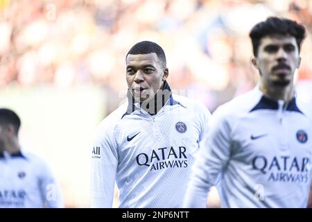 Kylian Mbappe lors de la formation publique de l'équipe de football Paris Saint-Germain (PSG) sur 24 février 2023 au stade du Parc des Princes à Paris, France - photo : Victor Joly / DPPI/LiveMedia Banque D'Images