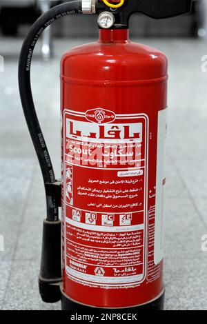 Le Caire, Egypte, 11 février 2023: Extincteur de feu de scout de Bavière 6 kg de poudre chimique sèche de lutte contre les incendies pour le contrôle rapide des incendies lutte contre les incendies Banque D'Images