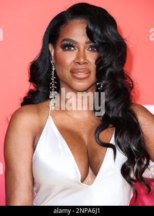 PASADENA, LOS ANGELES, CALIFORNIE, États-Unis - FÉVRIER 25 : Kenya Moore arrive aux prix annuels de l'image de l'ANACP 54th qui se tiennent à l'auditorium civique de Pasadena sur 25 février 2023 à Pasadena, Los Angeles, Californie, États-Unis. (Photo de Xavier Collin/image Press Agency) Banque D'Images