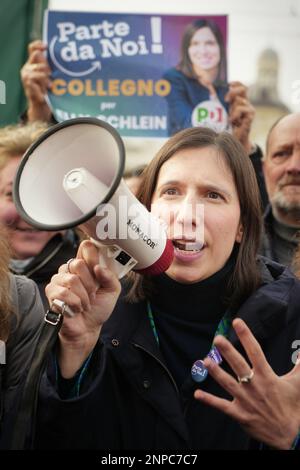 Elly Schlein, la tournée du candidat du Parti démocratique pour le secrétaire du parti aux primaires du 26 février. Turin, Italie - février 2023 Banque D'Images