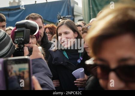 Elly Schlein, la tournée du candidat du Parti démocratique pour le secrétaire du parti aux primaires du 26 février. Turin, Italie - février 2023 Banque D'Images