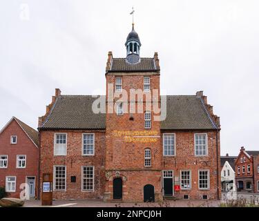 Ostfriesisches Teemuseum, Musée du thé de la Frise orientale à Norden, Allemagne. Ancien hôtel de ville, bâtiment historique en briques rouges en Frise orientale. Banque D'Images