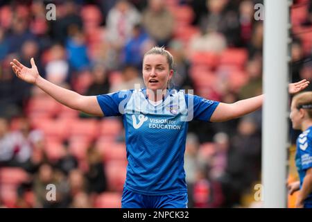 Sarah Robson #6 de Durham Women interjette appel aux officiels lors du match de la Vitality Women's FA Cup Manchester United Women vs Durham Women FC au Leigh Sports Village, Leigh, Royaume-Uni, 26th février 2023 (photo de Steve Flynn/News Images) Banque D'Images