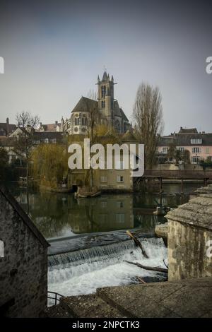 Vue sur la ville médiévale de Moret sur Loing en Seine et Marne en France Banque D'Images