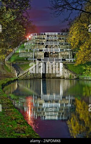 Cinq écluses à Bingley dans le Yorkshire. Banque D'Images