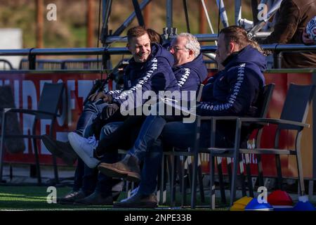 ENSCHEDE, PAYS-BAS - FÉVRIER 26 : l'entraîneur-chef Joran Pot du FC Twente sourit lors de la finale du match TOTO KNVB Beker 1/8 entre le FC Twente et Ajax au Sportcampus Diekman sur 26 février 2023 à Enschede, pays-Bas (photo de Marcel ter Bals/Orange Pictures) Banque D'Images