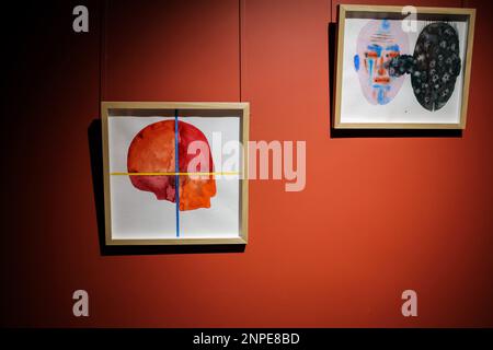 Des peintures de Danilo Movchan sont visibles à l'exposition. Dans le cadre de la série d'expositions consacrées à la guerre russo-ukrainienne « la langue de la guerre », 2 nouvelles expositions - Mykola Lukin « Gruntovy vody » et Danylo Movchan « où est votre piqûre » ont été ouvertes au Musée des beaux-arts d'Odessa. Banque D'Images