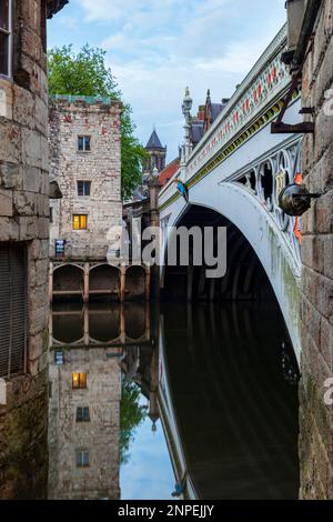 Soirée au pont Lendal au-dessus de la rivière Ouse à York. Banque D'Images