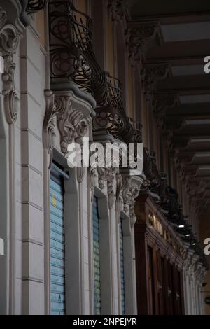 Arcades monumentales de Turin, grandes passerelles piétonnes à Turin, Italie Banque D'Images