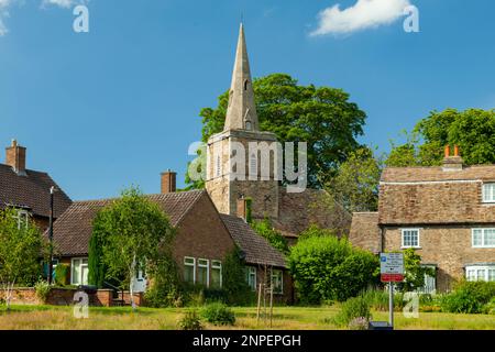 Après-midi de printemps à l'église Saint-Pierre de Cambridge. Banque D'Images