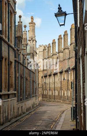 Le matin du printemps sur Trinity Lane dans le centre-ville de Cambridge. Banque D'Images