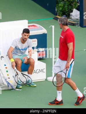 Dubaï, Émirats arabes Unis, 26th février 2023. Le joueur serbe de tennis Novak Djokovic et son entraîneur Goran Ivanisevic, tournoi des Championnats de tennis duty Free de Dubaï au Stade de tennis duty Free de Dubaï, le dimanche 26 février 2023. © Juergen Hasenkopf / Alamy Live News Banque D'Images