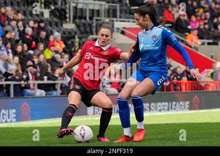 Vilde BoE Risa #8 de Manchester United coupes dans Mollie Lambert #4 de Durham Women pendant le match de la Vitality Women's FA Cup Manchester United Women vs Durham Women FC à Leigh Sports Village, Leigh, Royaume-Uni, 26th février 2023 (photo de Steve Flynn/News Images) Banque D'Images