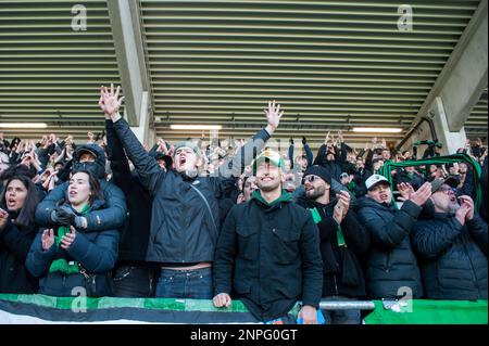 Göteborg, Suède. 26th févr. 2023. Les fans de GAIS célèbrent après le match de groupe de la coupe suédoise entre GAIS et IFK Goteborg sur 26 février 2023 à Göteborg. Credit: Oskar Olteus / Alamy Live News Banque D'Images