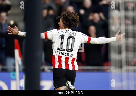 EINDHOVEN - Fabio Silva du PSV Eindhoven célèbre le 1-0 lors du match de première ligue néerlandais entre le PSV Eindhoven et le FC Twente au stade Phillips sur 26 février 2023 à Eindhoven, pays-Bas. ANP MAURICE VAN STONE Banque D'Images