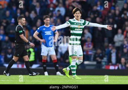 Glasgow, Écosse, le 26th février 2023. Kyogo Furuhashi du Celtic marque le premier but lors du match de la coupe de la Ligue écossaise à Hampden Park, Glasgow. Le crédit photo devrait se lire: Neil Hanna / Sportimage Banque D'Images