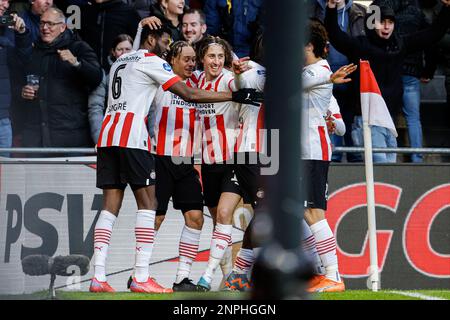 EINDHOVEN, PAYS-BAS - FÉVRIER 26 : Fabio Silva de PSV, les joueurs de PSV célèbrent le premier but lors du match néerlandais entre PSV et FC Twente au stade Philips sur 26 février 2023 à Eindhoven, pays-Bas (photo de Broer van den Boom/Orange Pictures) Banque D'Images